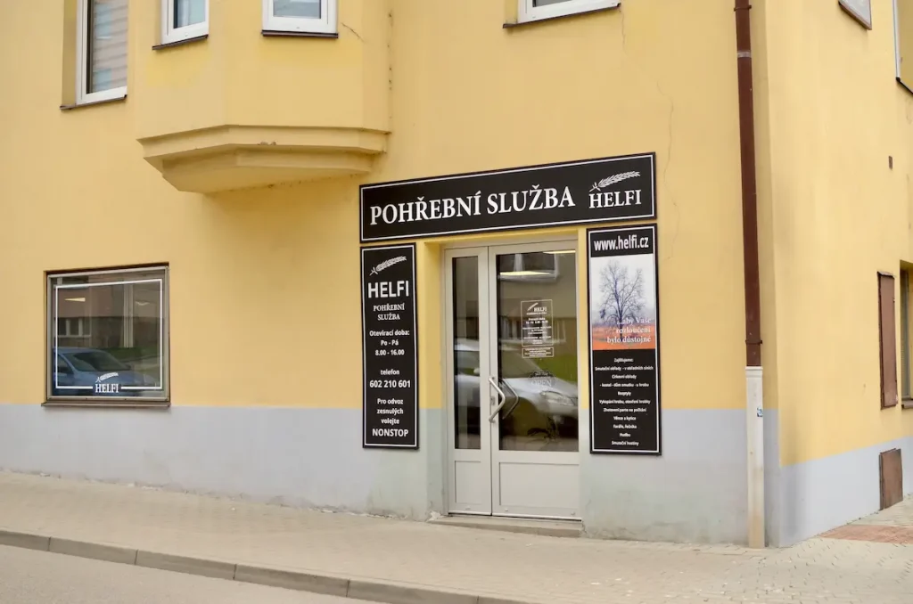 Exteriér pobočky HELFI v Benešově